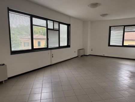 Affitto Ufficio Via Massetana Romana – Siena. in una posizione particolarmente comoda per gli spostamenti e...